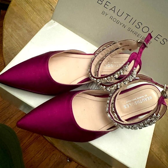 BEAUTIISOLES Cathy Flat 7, ORCHID  SILK SATIN Unique $395 - Picture 1 of 6